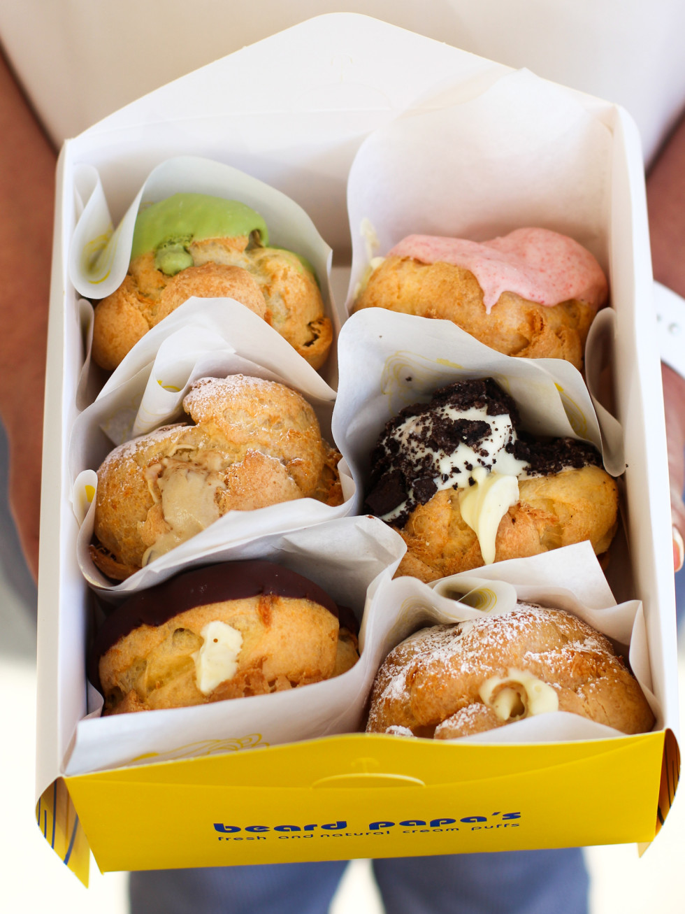 Beard Papa's box cream puffs