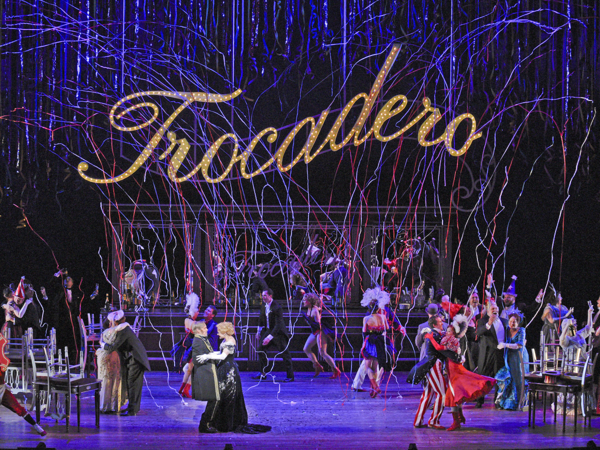 dallas opera spares no expense with history-making show boat