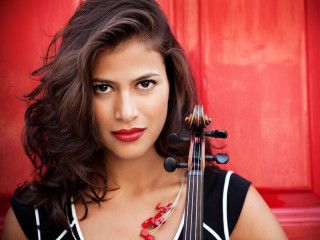 Elena Urioste