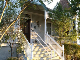 Austin Photo: Places_EastEndWInes_Place