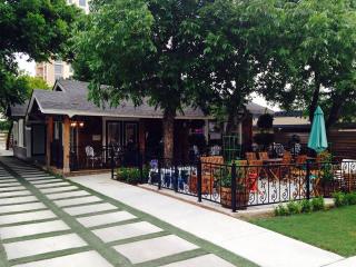 CommonWealth Coffeehouse & Bakery restaurant exterior