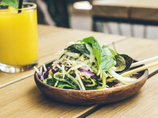 Loro papaya salad