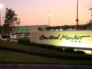Places-Shopping-Central Market-exterior-night-1