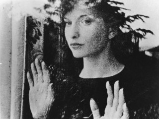 Reel Women in Film: <i>The Smiling Madame Beudet and Meshes of the Afternoon</i>
