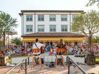 The Shops at Lakeside presents Lakeside Music Series