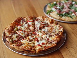 Shortie's pizza