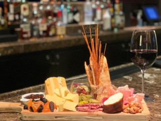 Hilton Americas-Houston presents Wine + Charcuterie Board Pairing