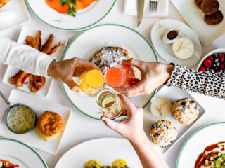 Bubbles & Brunch