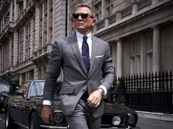 Daniel Craig No Time to Die promo shot MGM