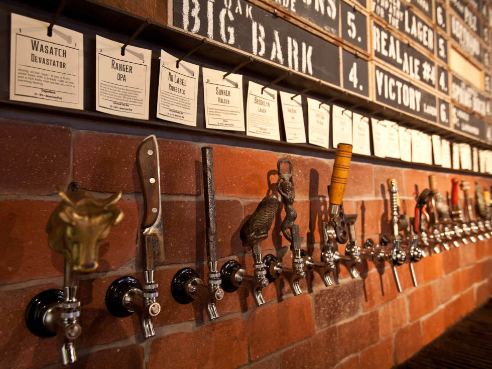 Hay Merchant, taps
