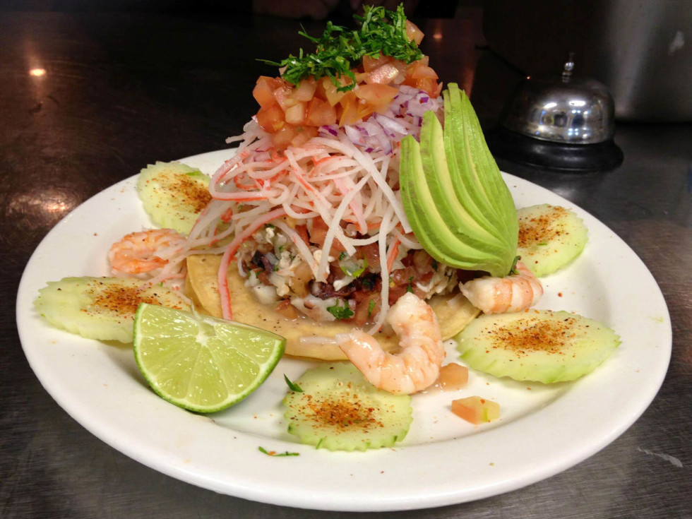 El Bucanero restaurant San Antonio tostada super mixta