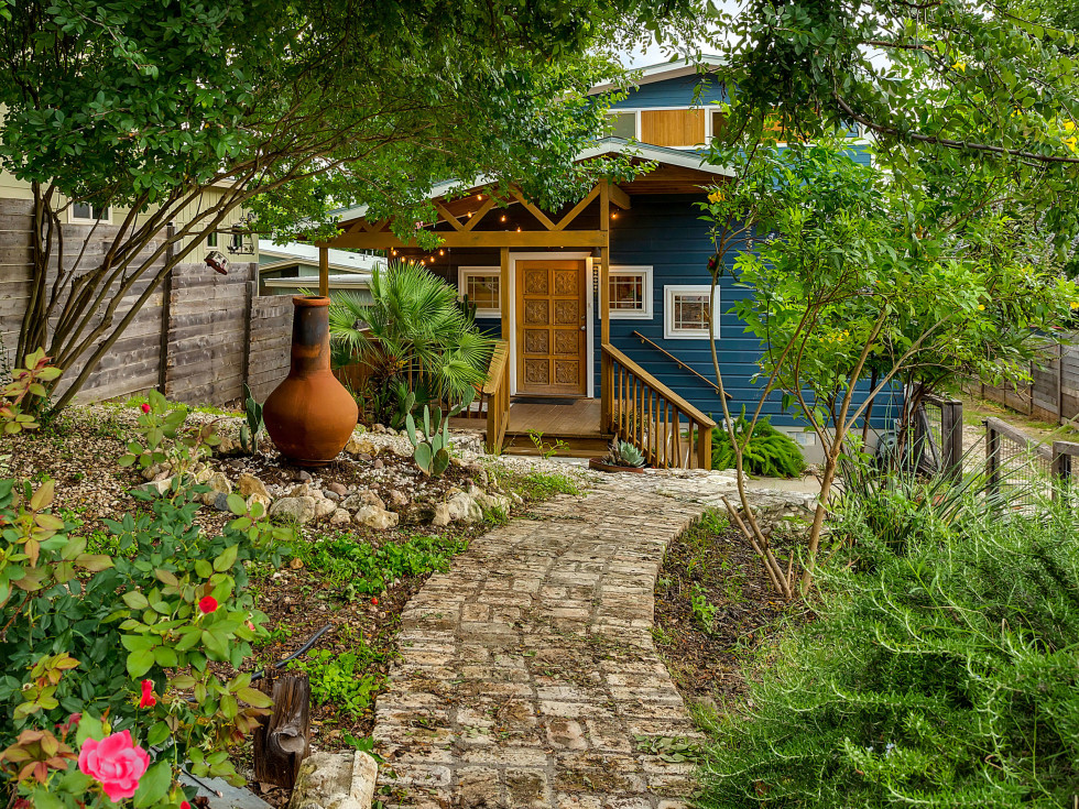 East Austin house home 1131 Poquito Street 78702 front yard