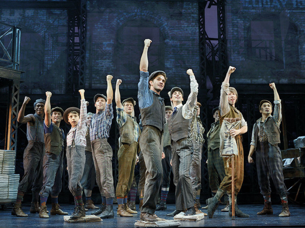Dan DeLuca and cast of national tour of Newsies