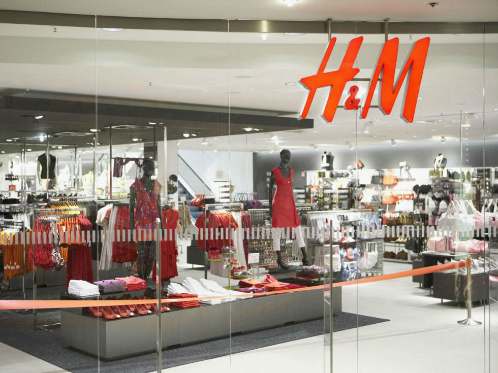 At last! H&M roars into Houston with new showcase store in mall ...