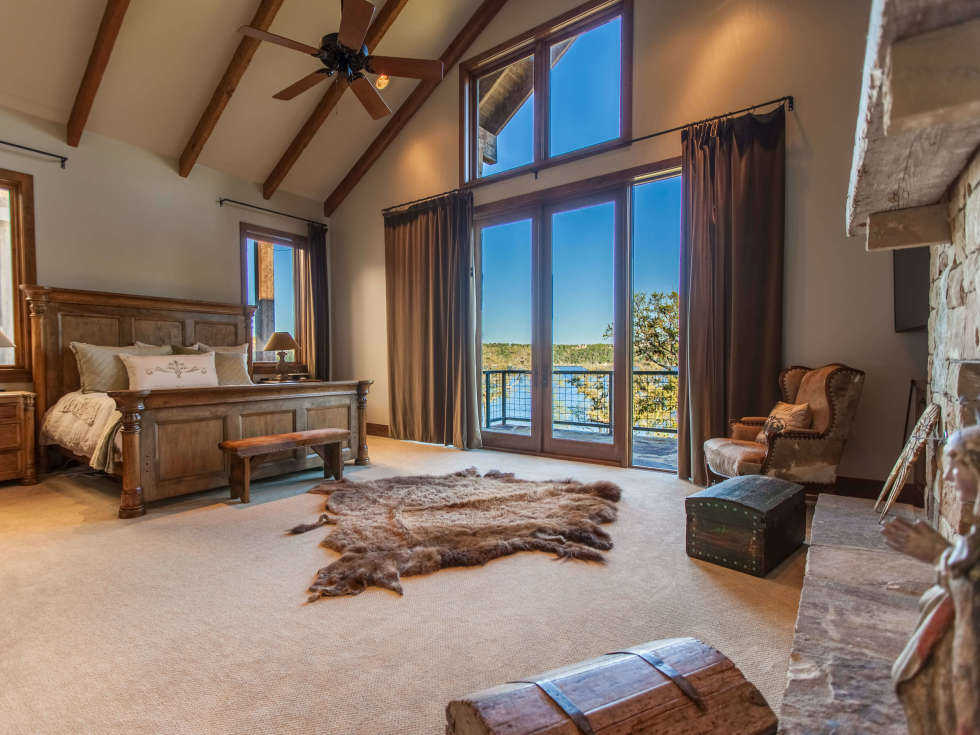 1920 Valentino Cove Lake Travis Spicewood house for sale bedroom