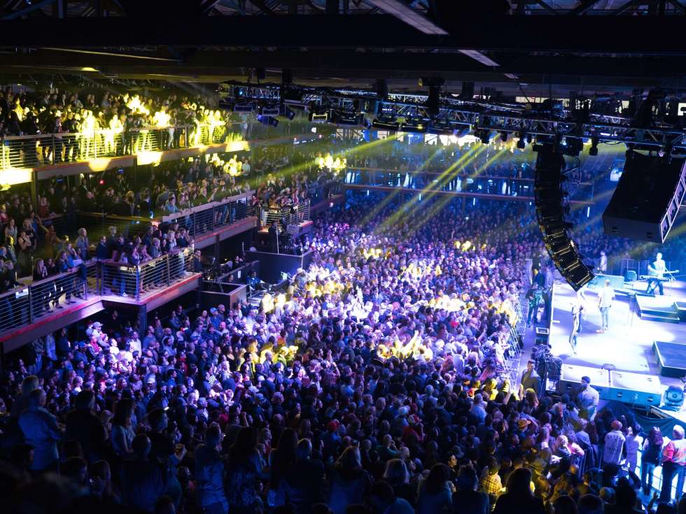 Club Nomadic crowd