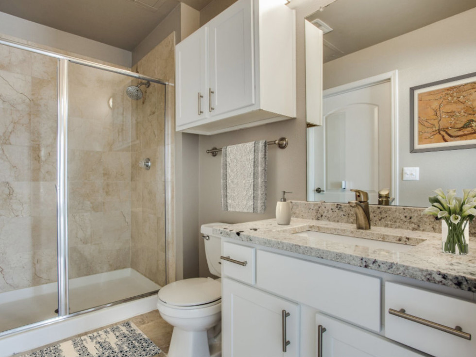 Skye of Turtle Creek bathroom