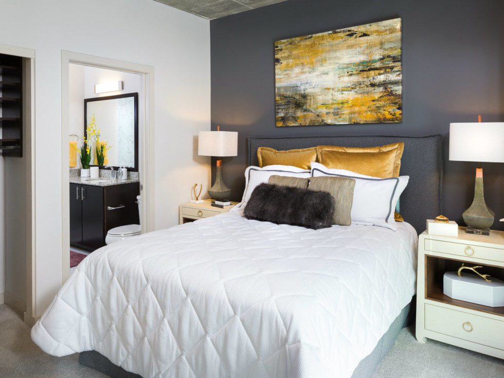 SkyHouse River Oaks bedroom