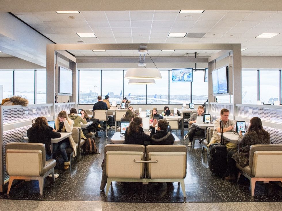 Newark/EWR gate lounge