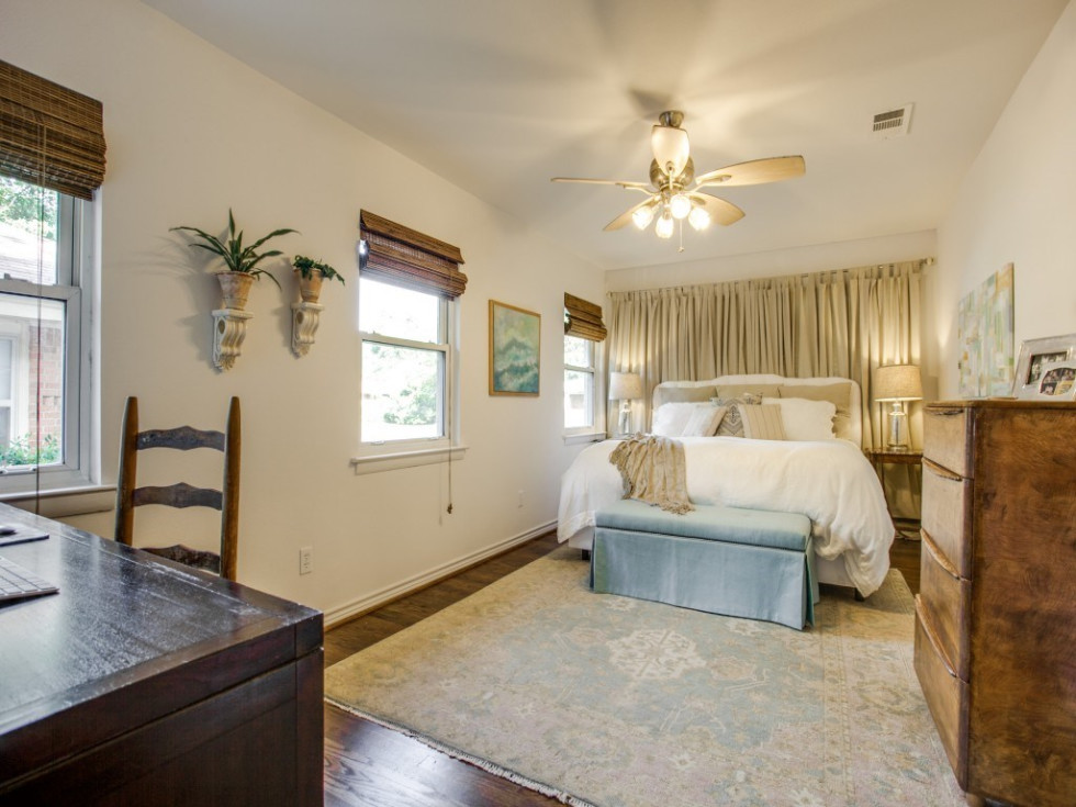 10145 Eastwood Dr. master bedroom