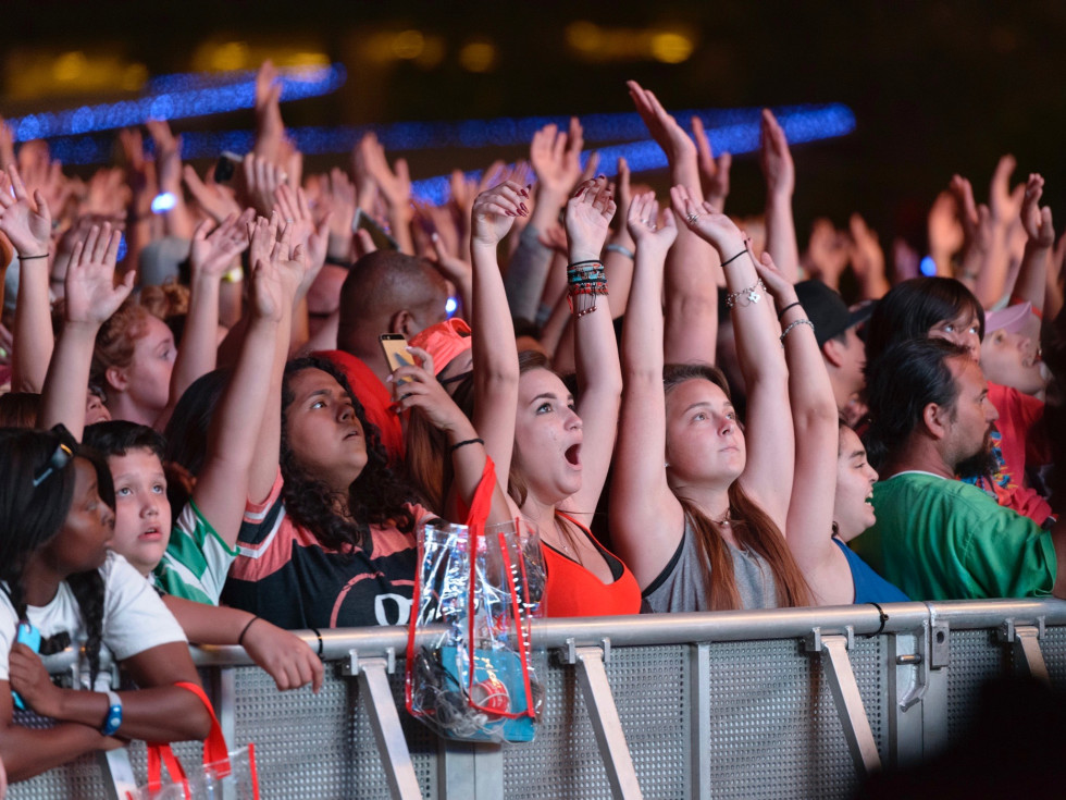 Maroon 5 March Madness Music Festival crowd