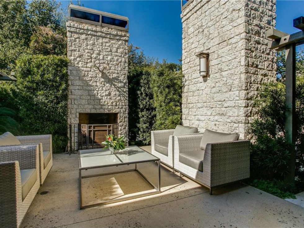 5535 Hanover patio