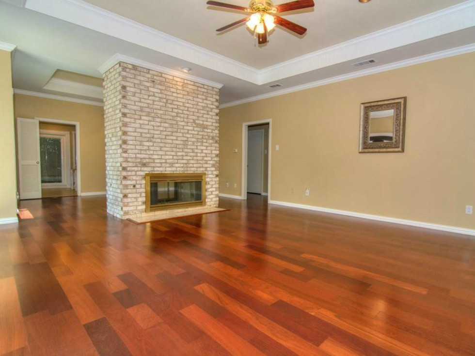 18605 Crownover Ct living room