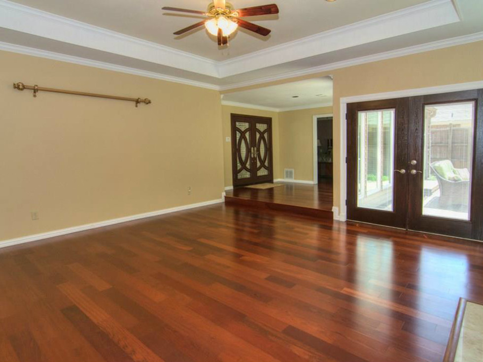 18605 Crownover Ct living room