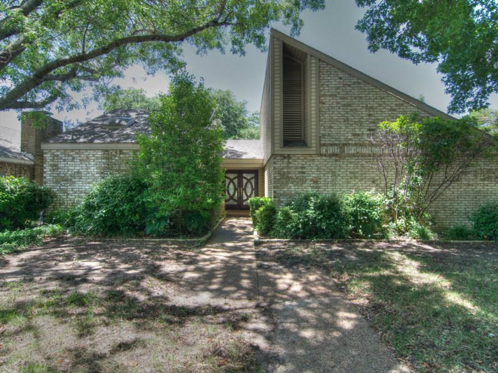 18605 Crownover Ct house for sale in Dallas