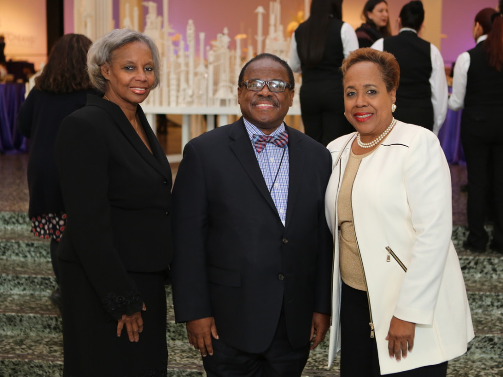 New mayor celebrates inauguration with giddy throng at cocktail party