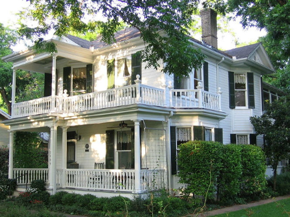 RentCafe 1902 Colonial Revival