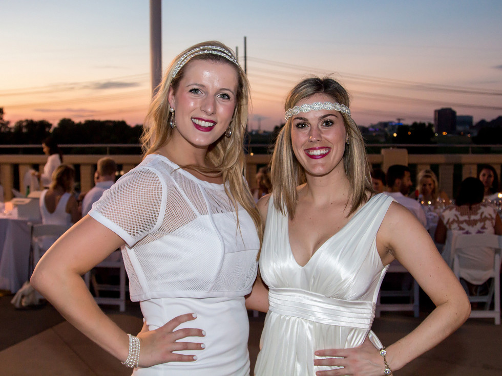 Secret Dallas party inspires 1,600 to dine in white on downtown bridge