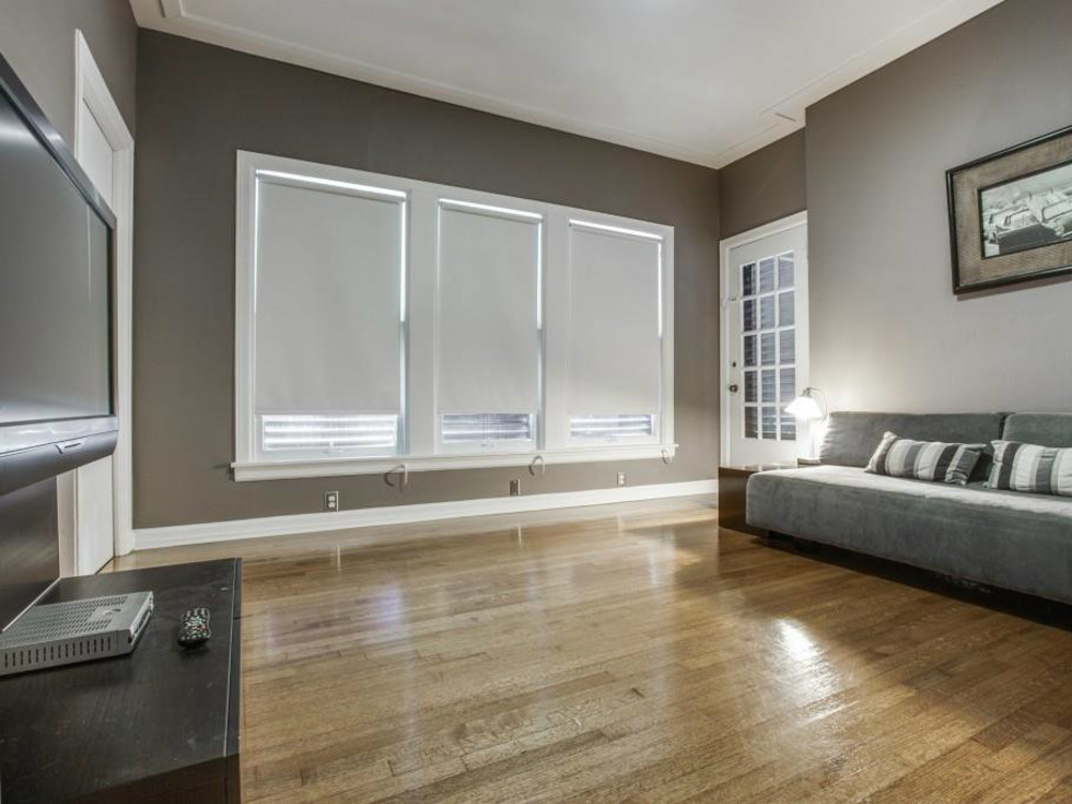 Living room at 114 N. Edgefield in Dallas