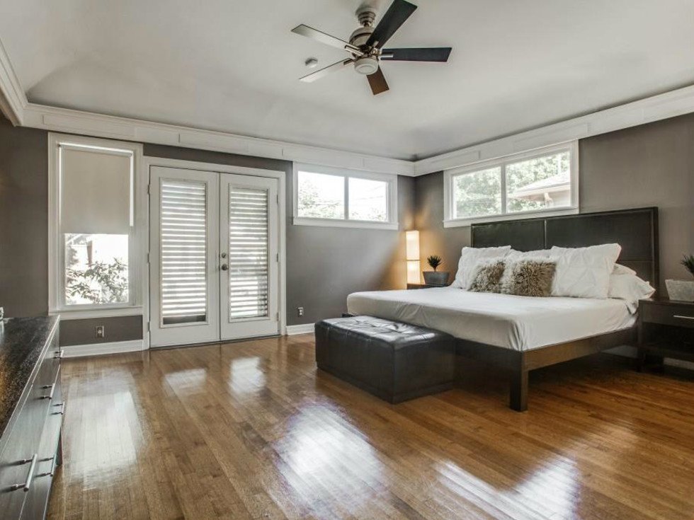 Master bedroom at 114. N Edgefield in Dallas