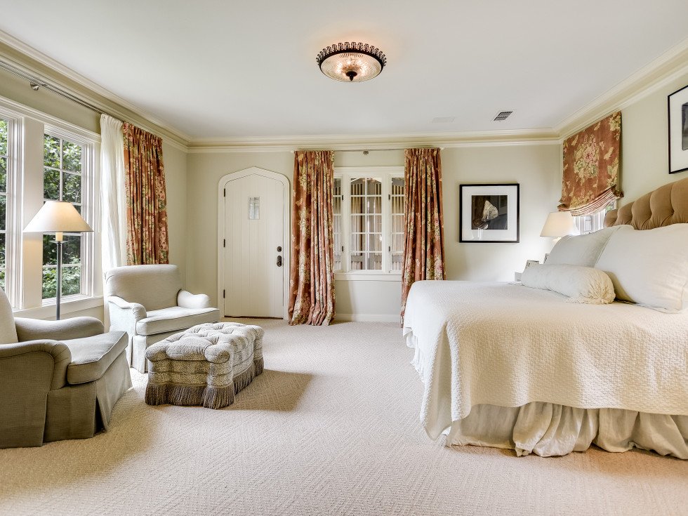 Periodappropriate estate shines in this historic Austin neighborhood