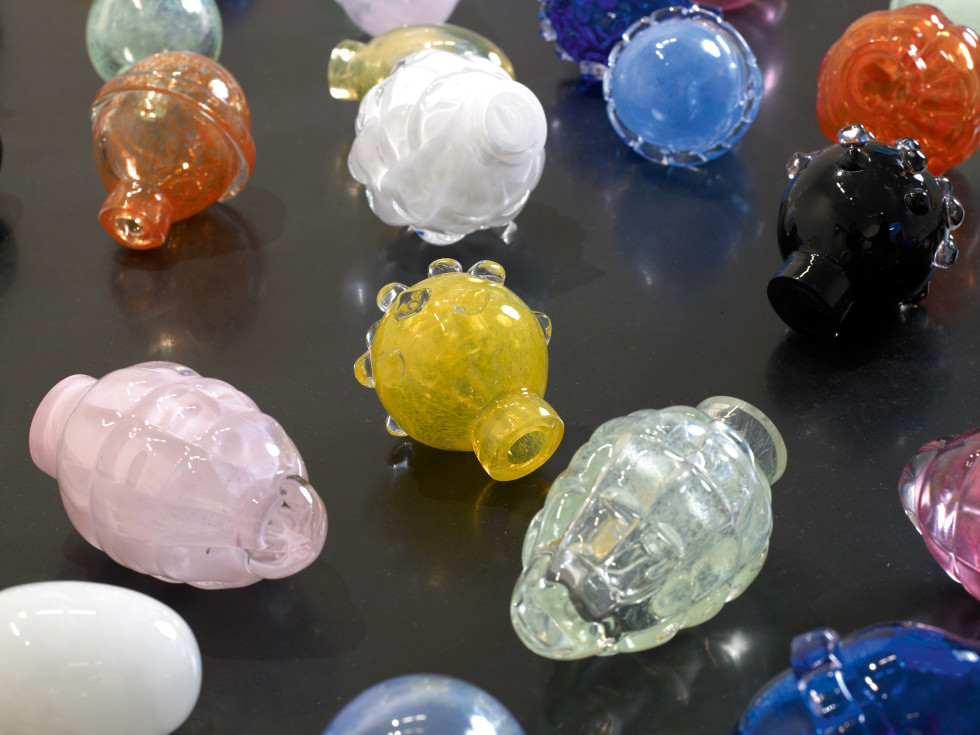 Mona Hatoum: Terra Infirma, Nature morte aux grenades, 2006–07