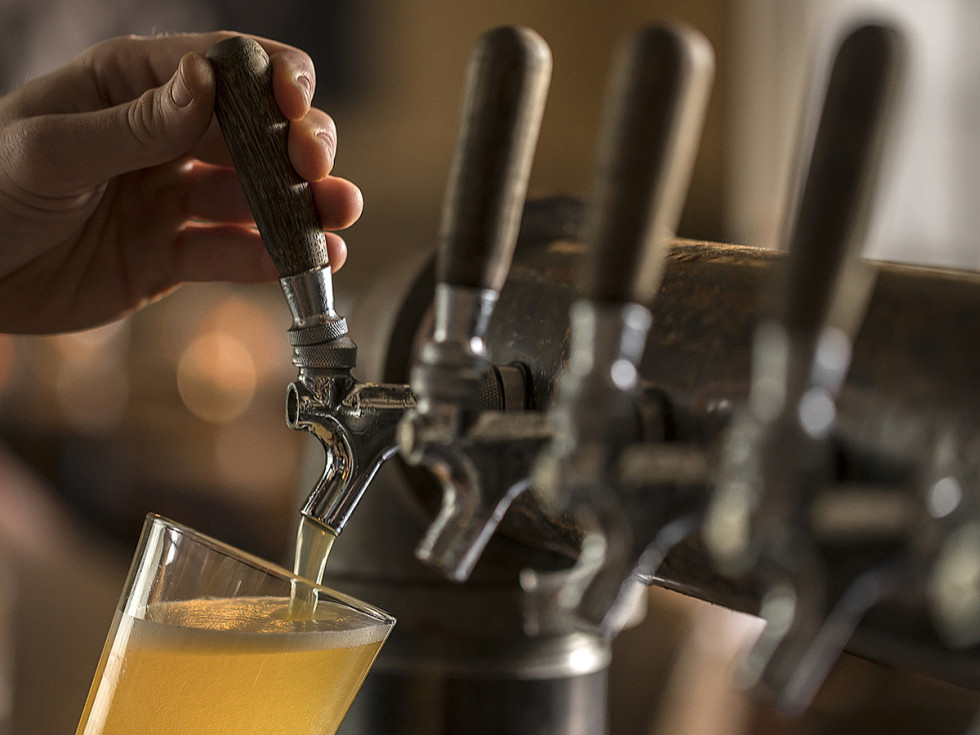 Beer pour taps