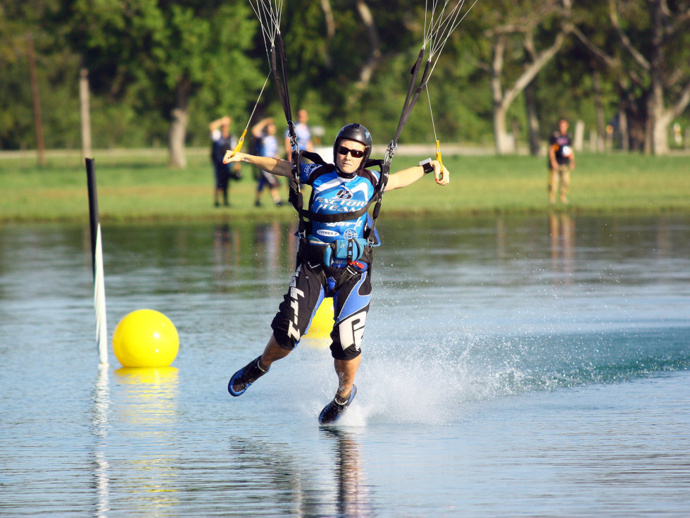 News_skydiving_ Jessica Edgeington