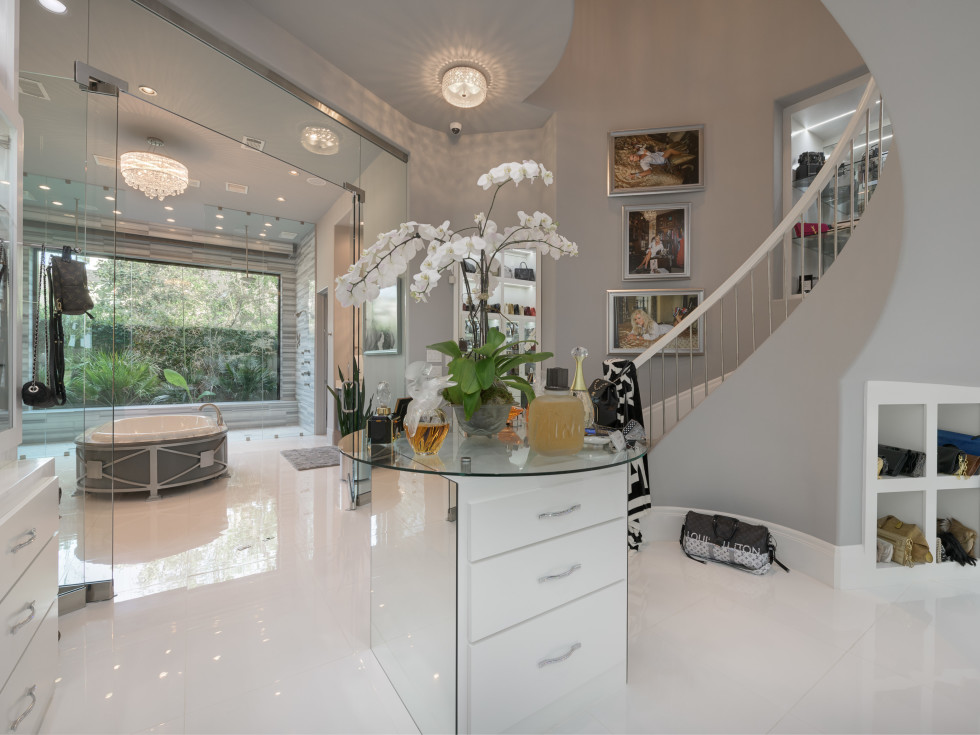 Woodlands three-story closet