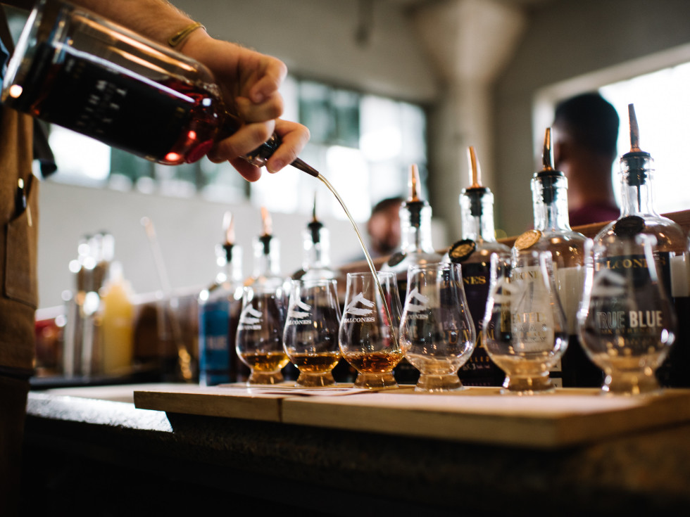 Pour a whiskey flight