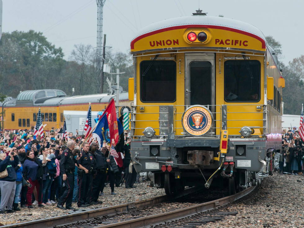 President Bush train 4141 procession Spring