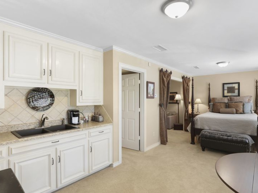 TD Jakes home, 4001 W Lawther Dr