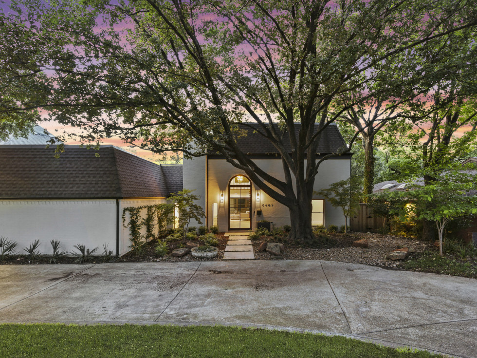 6863 Carolyncrest