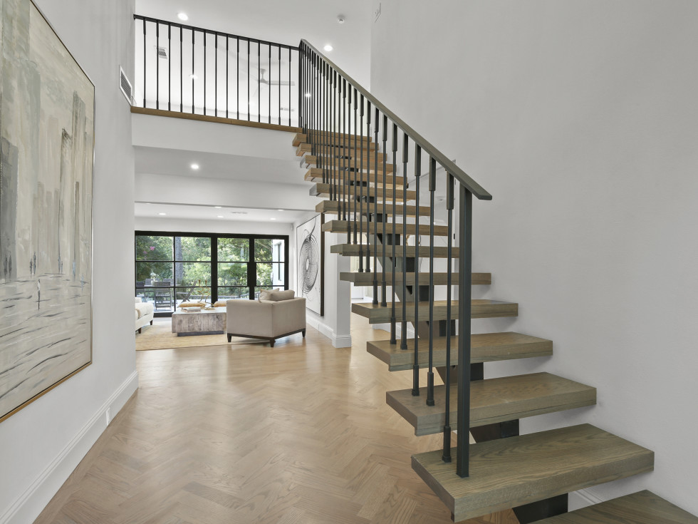 6863 Carolyncrest