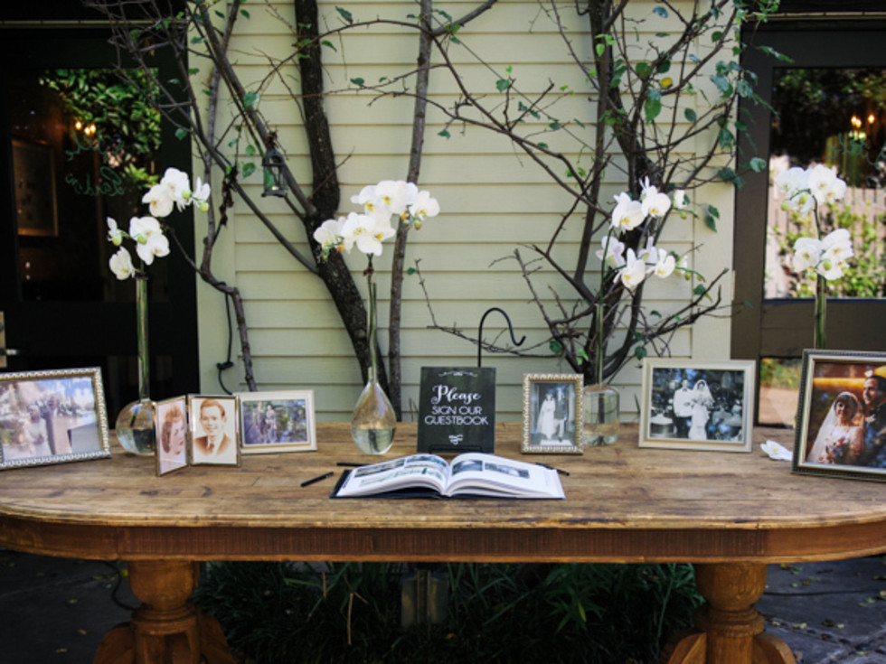 Guest sign-in at wedding