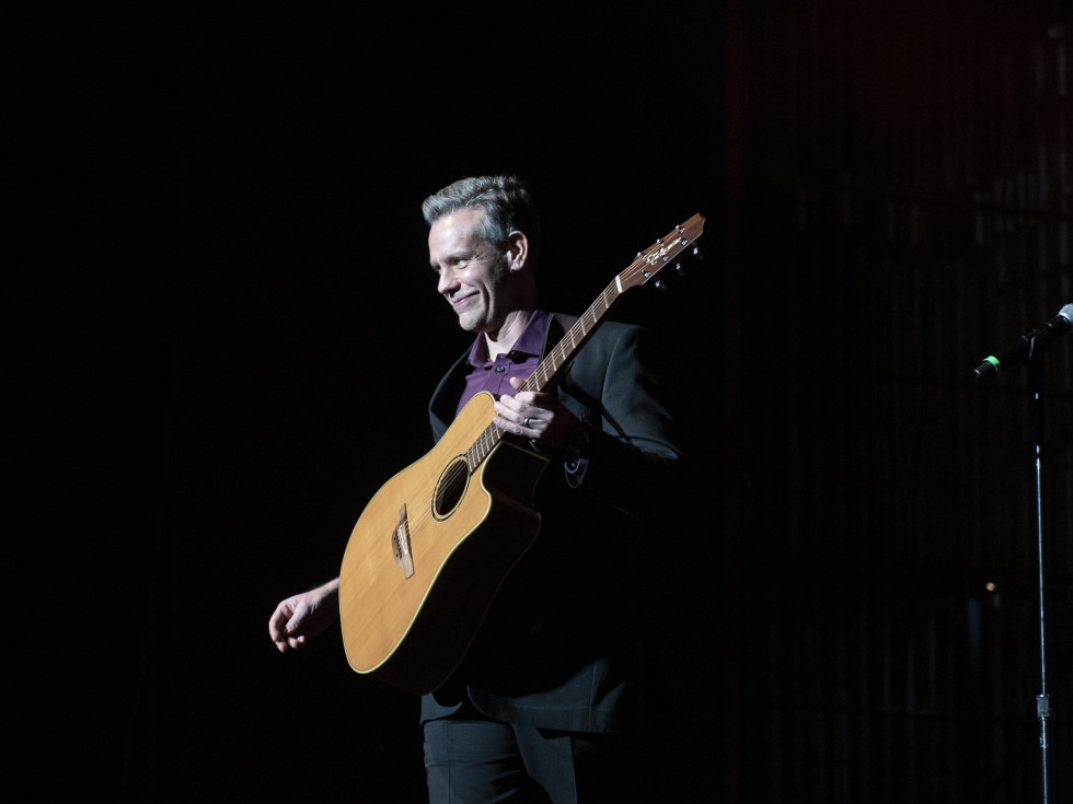 Adam Pascal