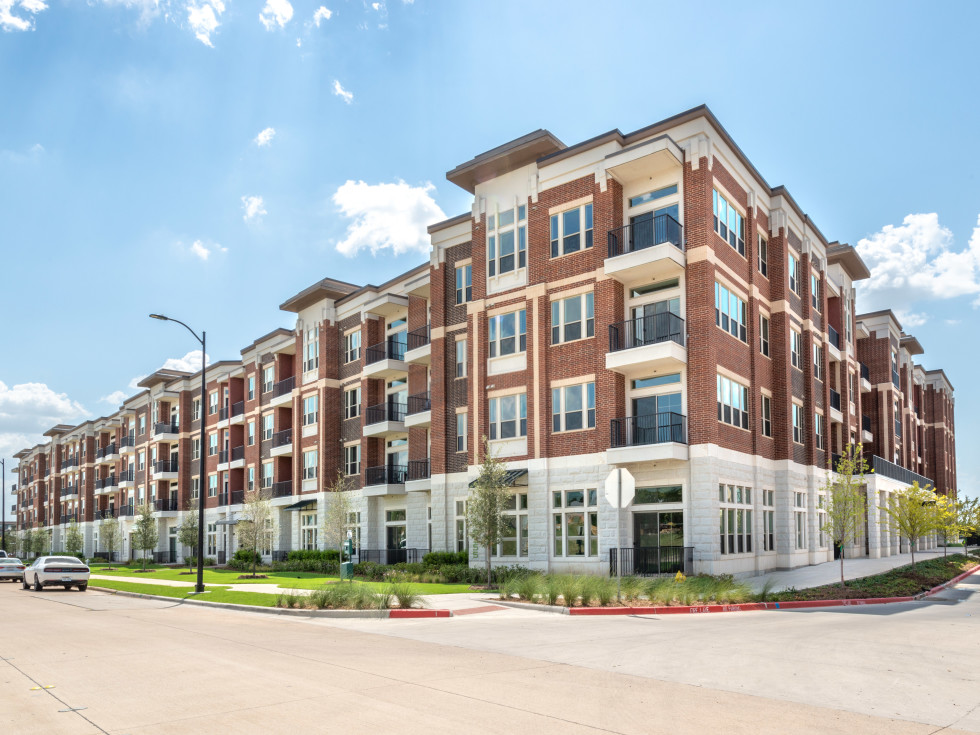 Waterford Market Frisco apartments