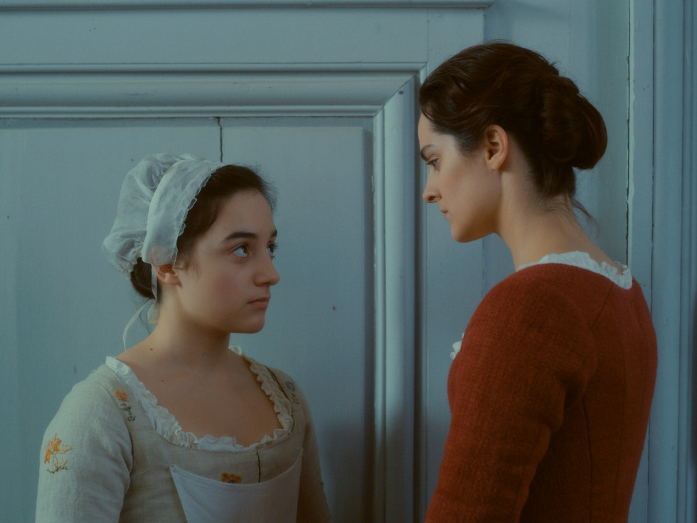 Luàna Bajrami and Noémie Merlant in Portrait of a Lady on Fire