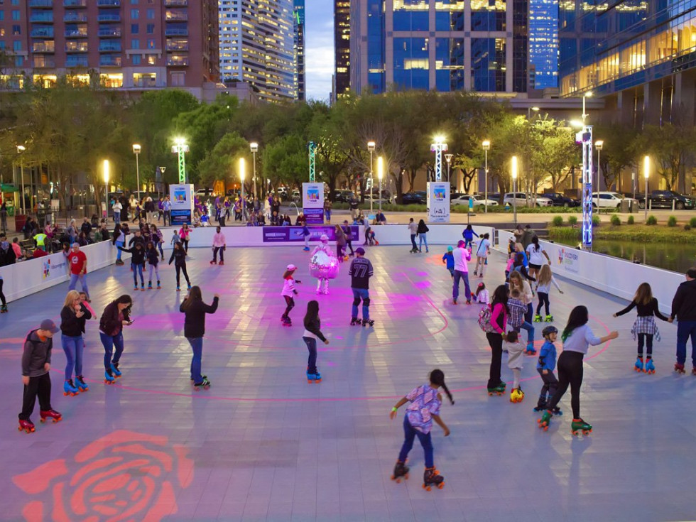 roller skating discovery green