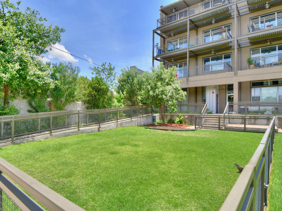 SA_831 S Flores St #2306